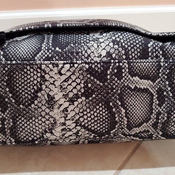 Thacker New York Tery Tote Python - Picture 8 of 12